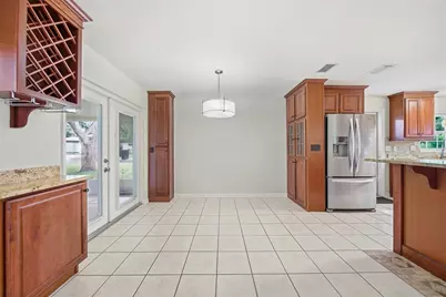 9401 N Rome Circle, Tampa, FL 33612 - Photo 6
