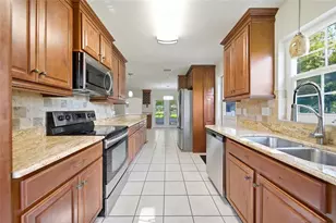 9401 N Rome Cir, Tampa, FL 33612 - Photo 8
