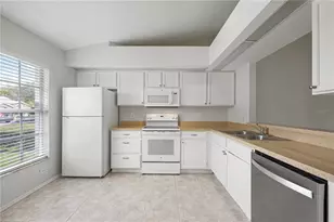14776 Laguna Beach Cir, Orlando, FL 32824 - Photo 4