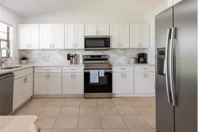 1085 Indian Ridge Trl E, Kissimmee, FL 34747 - Photo 2