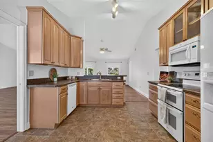 2925 Eagle Lake Dr, Orlando, FL 32837 - Photo 12