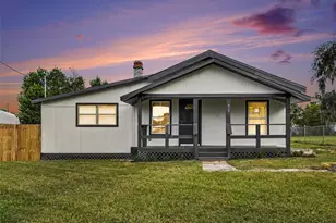 827 Ave O SW, Winter Haven, FL 33880 - Photo 1
