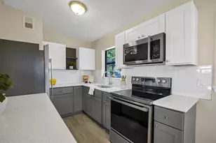 2028 Crystal Ct S, Lakeland, FL 33801 - Photo 10