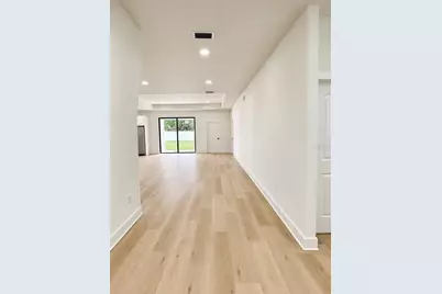 11703 Country Club Place, Tampa, FL 33612 - Photo 2