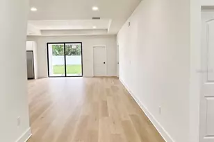 11703 Country Club Pl, Tampa, FL 33612 - Photo 2