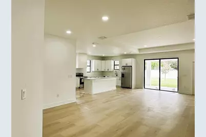 11703 Country Club Place, Tampa, FL 33612 - Photo 8