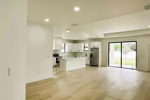 11703 Country Club Pl, Tampa, FL 33612 - Photo 8