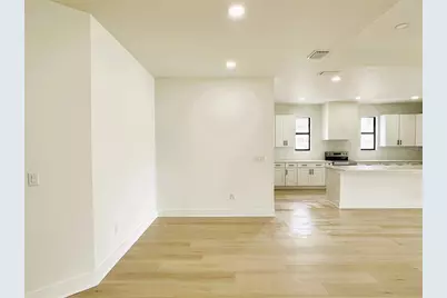 11703 Country Club Place, Tampa, FL 33612 - Photo 6