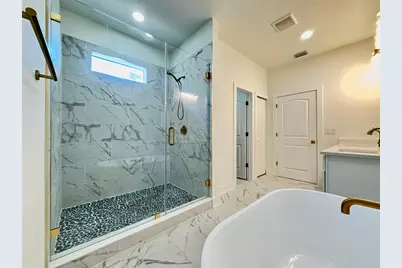 707 W Country Club Drive, Tampa, FL 33612 - Photo 20
