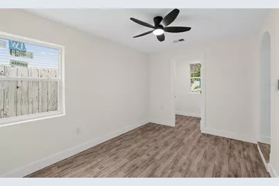 4050 26th Street N, Saint Petersburg, FL 33714 - Photo 8