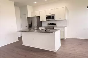 915 Lakefront Village Dr, Clermont, FL 34711 - Photo 20