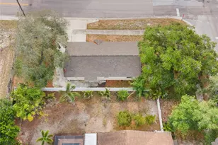 1221 E Court St, Tarpon Springs, FL 34689 - Photo 30