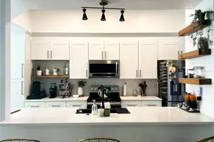 9422 Myrtle Creek Ln, Orlando, FL 32832 - Photo 10