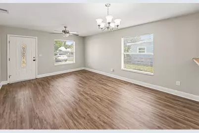 2620 13th Avenue S, Saint Petersburg, FL 33712 - Photo 2