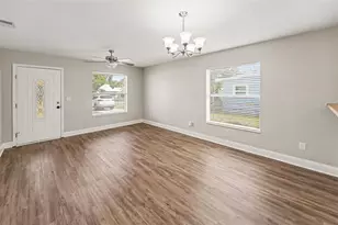 2620 13th Ave S, Saint Petersburg, FL 33712 - Photo 2