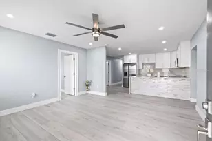 817 W Bougainvillea Ave, Tampa, FL 33612 - Photo 12