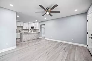 817 W Bougainvillea Ave, Tampa, FL 33612 - Photo 14