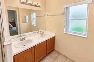 4640 Eagle Peak Dr, Kissimmee, FL 34746 - Photo 18