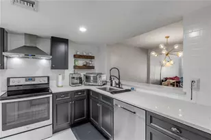 5472 Pine Creek Dr, Orlando, FL 32811 - Photo 4
