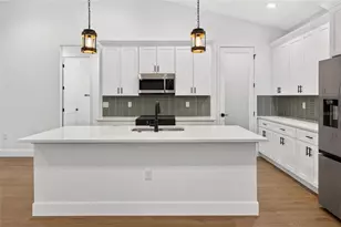 381 Carriage Ln, Lady Lake, FL 32159 - Photo 16