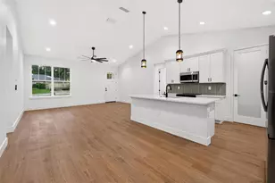 381 Carriage Ln, Lady Lake, FL 32159 - Photo 10