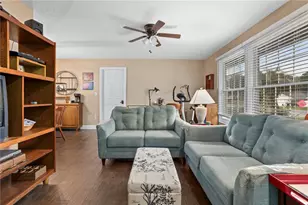 1818 Crownwood Dr, Orlando, FL 32810 - Photo 4