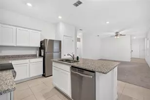 2222 Hemingway Cir, Groveland, FL 34736 - Photo 4