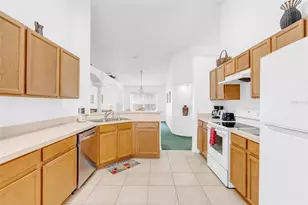 4650 Eagle Peak Dr, Kissimmee, FL 34746 - Photo 4