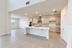 7028 Rolling Gardens Loop, Groveland, FL 34736 - Photo 2