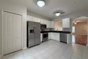 16315 Swan View Cir, Odessa, FL 33556 - Photo 2