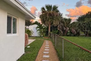 1476 N Mangonia Dr, West Palm Beach, FL 33401 - Photo 32