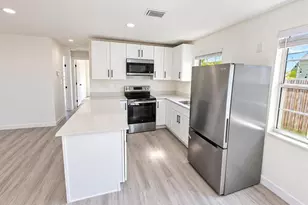 1735 New Hampshire Ave NE, Saint Petersburg, FL 33703 - Photo 4