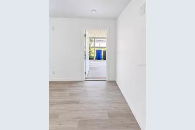 1735 New Hampshire Avenue NE, Saint Petersburg, FL 33703 - Photo 6