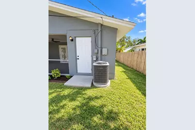 1735 New Hampshire Avenue NE, Saint Petersburg, FL 33703 - Photo 18