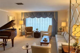 925 W Cimmeron Dr, Tampa, FL 33603 - Photo 2