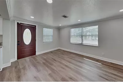 1929 24th Street S, Saint Petersburg, FL 33712 - Photo 2