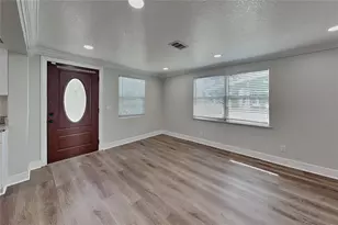 1929 24th St S, Saint Petersburg, FL 33712 - Photo 2