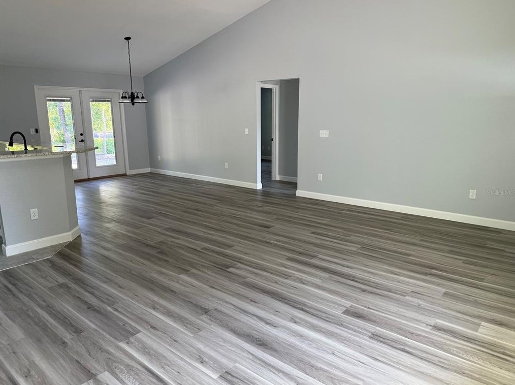 60 Fisher Ln Way, Ocklawaha, FL 32179