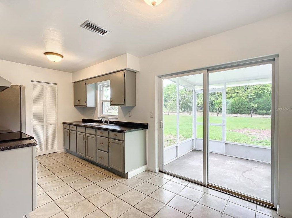 12400 95th Ter, Belleview FL  34420-7422 exterior