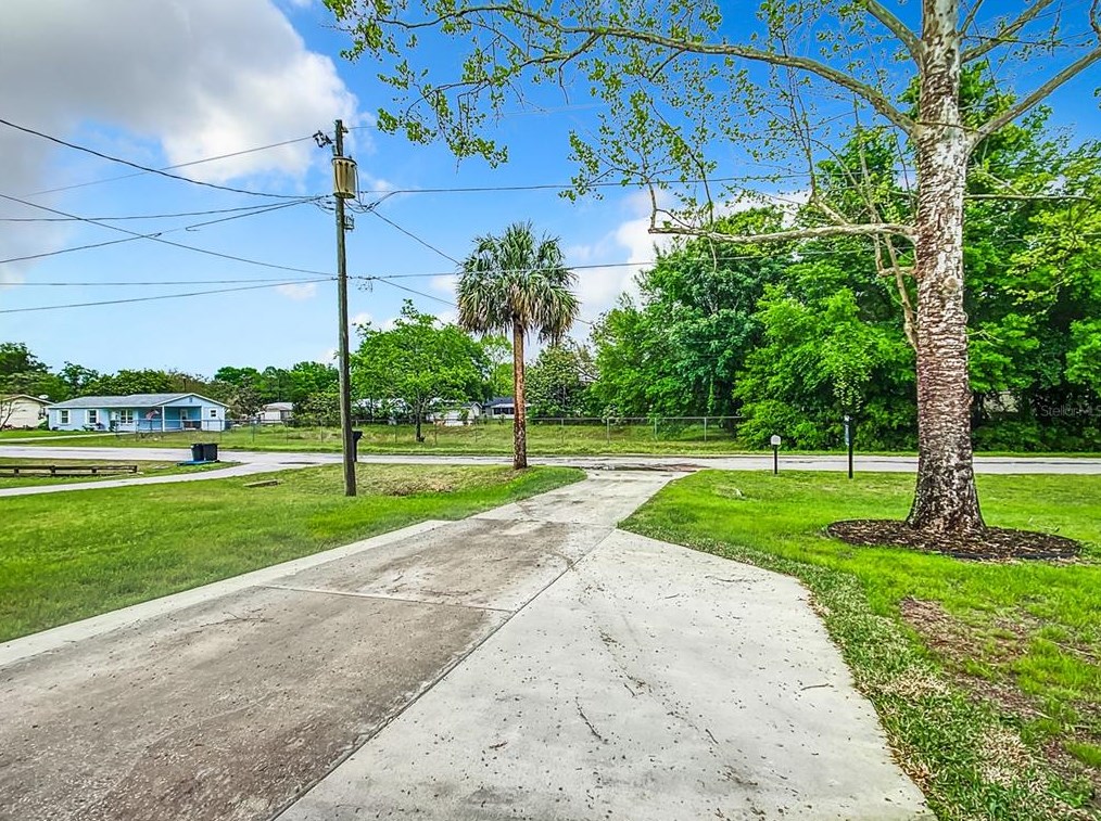 12400 95th Ter, Belleview FL  34420-7422 exterior