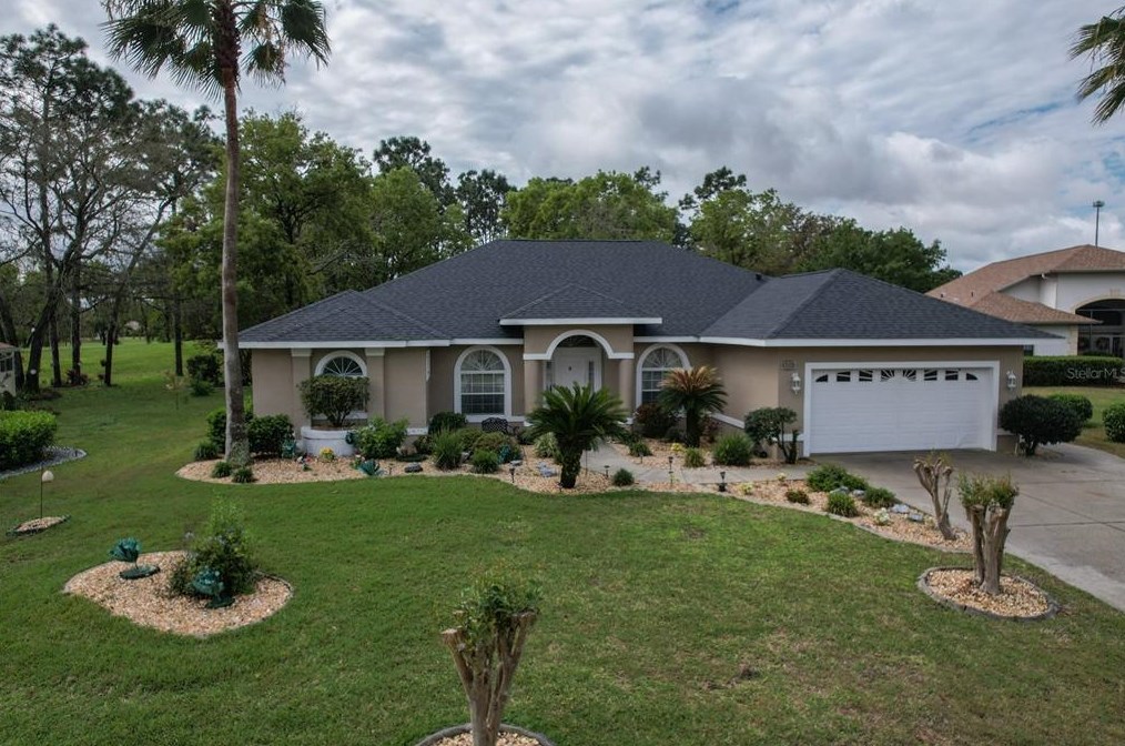 366 Lake Dr, Ocala, FL 34472-5051
