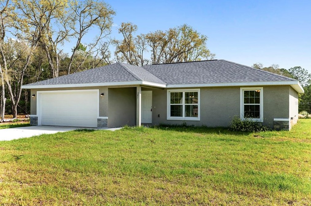 381 Fisher Rd, Ocklawaha, FL 32179