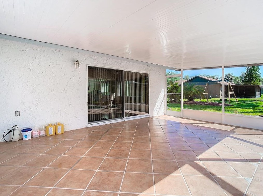 1001 Redbud Cir, Plant City FL  33563-8876 exterior