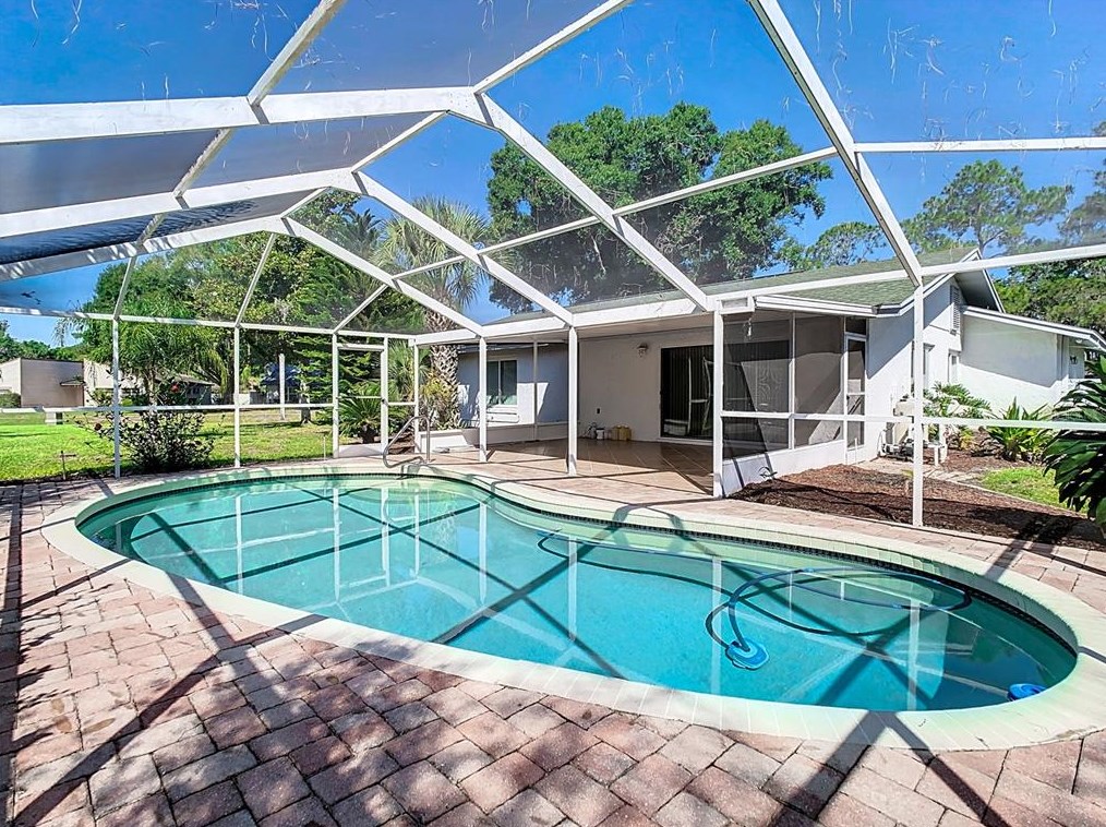 1001 Redbud Cir, Plant City FL  33563-8876 exterior