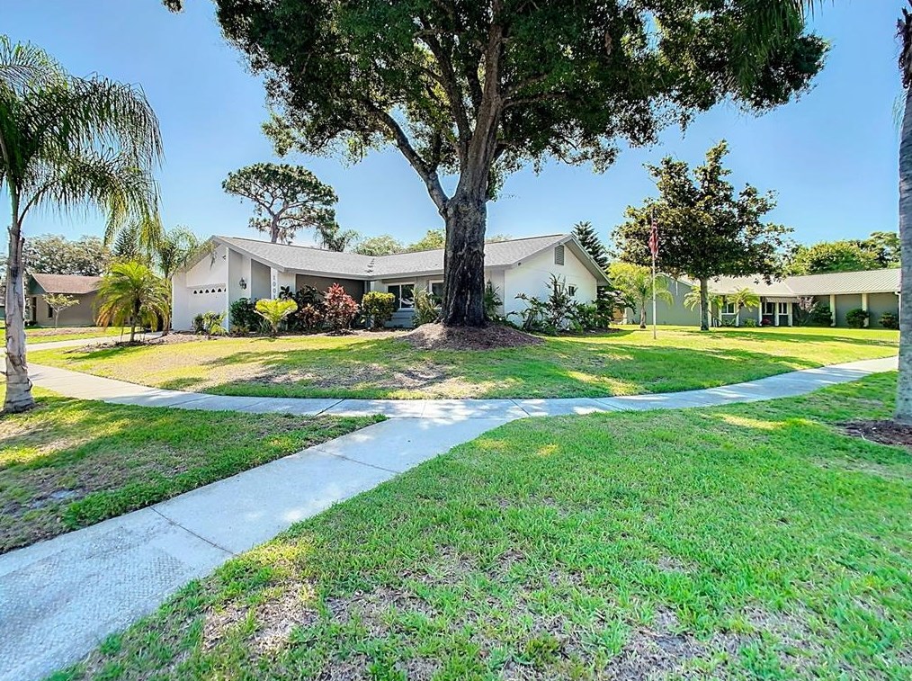 1001 Redbud Cir, Plant City FL  33563-8876 exterior