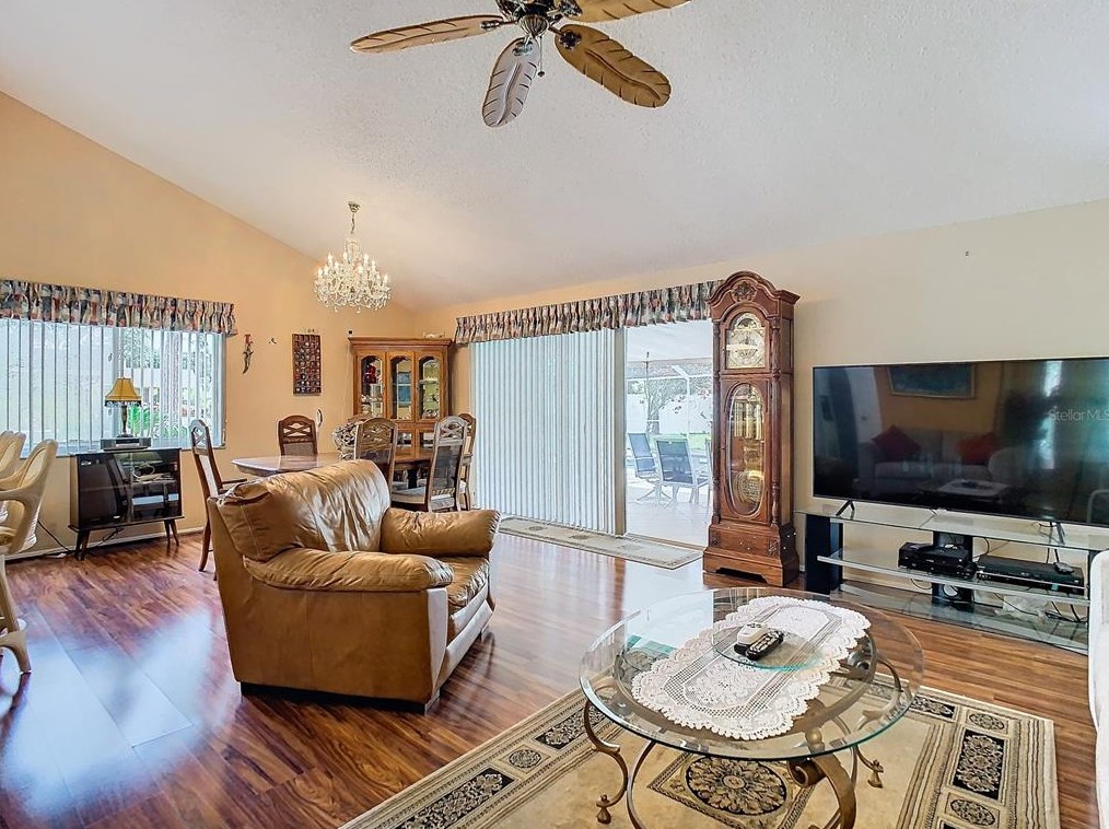 1001 Redbud Cir, Plant City FL  33563-8876 exterior