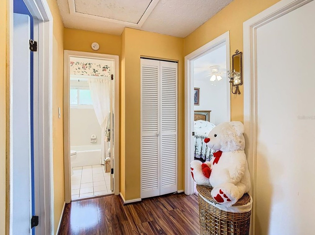 1001 Redbud Cir, Plant City FL  33563-8876 exterior