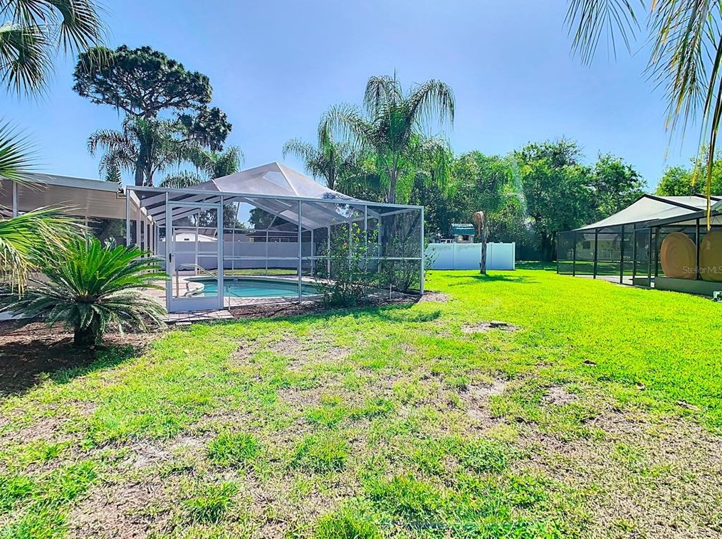 1001 Redbud Cir, Plant City FL  33563-8876 exterior