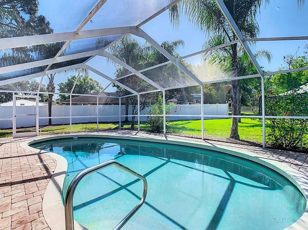 1001 Redbud Cir, Plant City FL  33563-8876 exterior