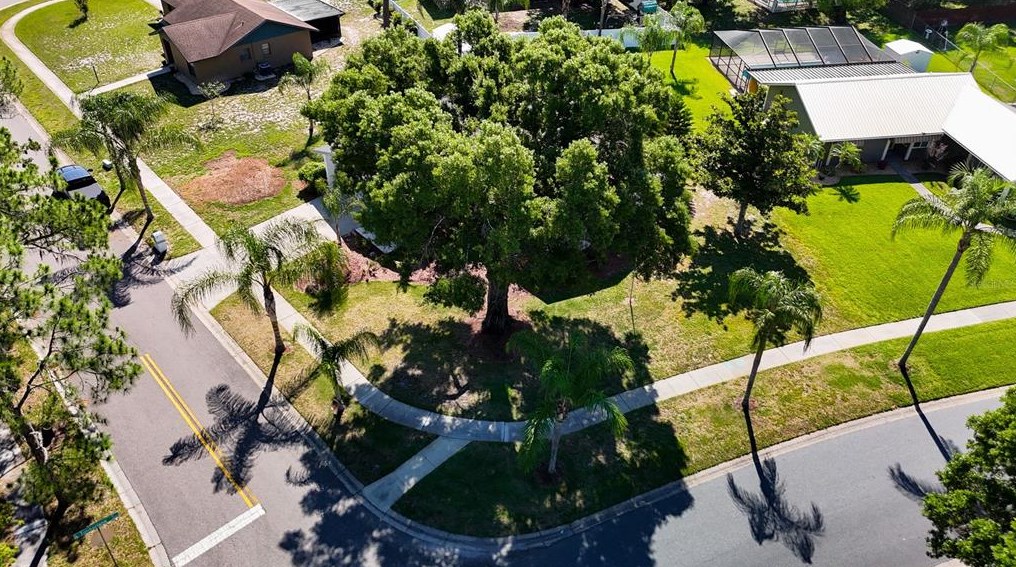 1001 Redbud Cir, Plant City FL  33563-8876 exterior